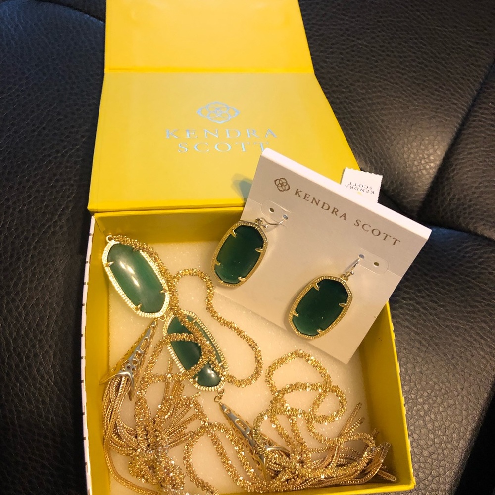 KENDRA SCOTT Double Tassel Necklace/Earring Set - Picture 3 of 3